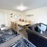 Cozy Four Bedroom New Build House With Parking In Liverpool City Centre