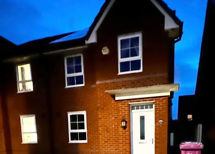 Cozy Four Bedroom New Build House With Parking In Liverpool City Centre