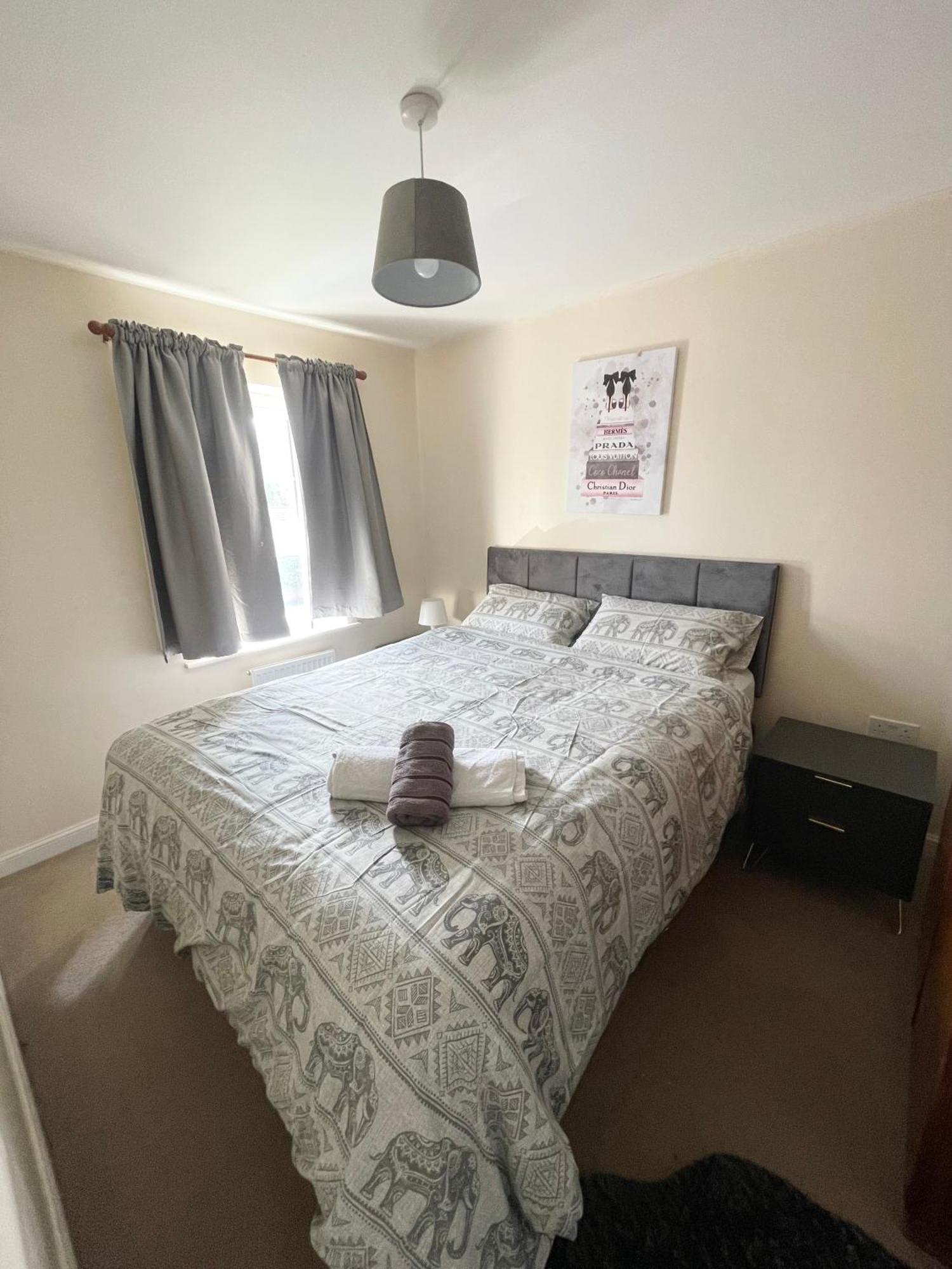 Holiday home City Spa House: Spacious 10-sleeper With Jacuzzi Near Centre *