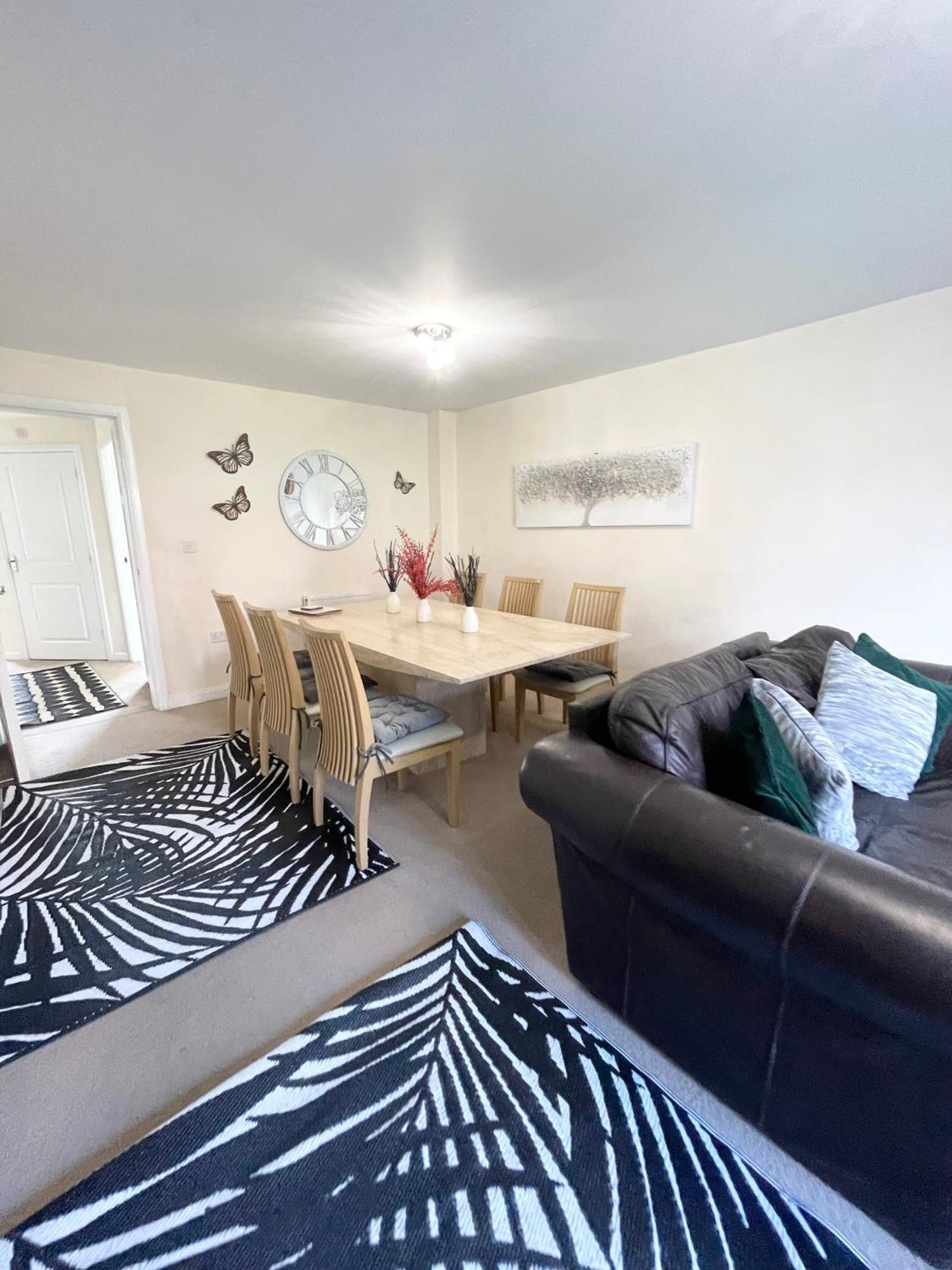 Holiday home City Spa House: Spacious 10-sleeper With Jacuzzi Near Centre *