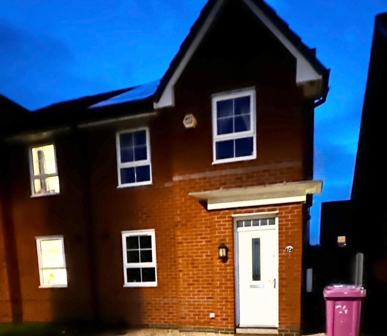 City Spa House: Spacious 10-sleeper With Jacuzzi Near Centre
